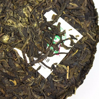 2018年下关 飞台云南铁饼宝焰牌500克生茶 4