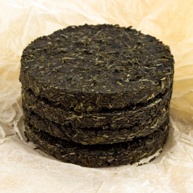 2018年下关 飞台云南铁饼宝焰牌500克生茶 2