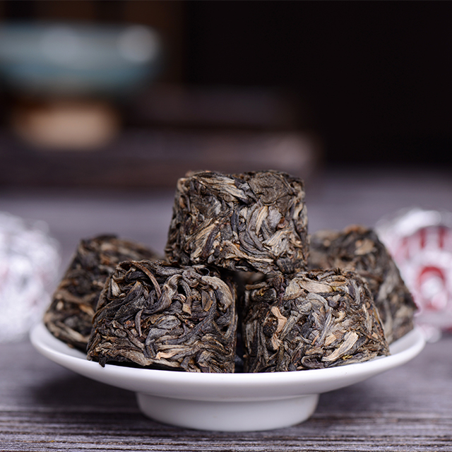 2018年勐傣茶厂 冰岛 地界 240克生茶 迷你饼 2