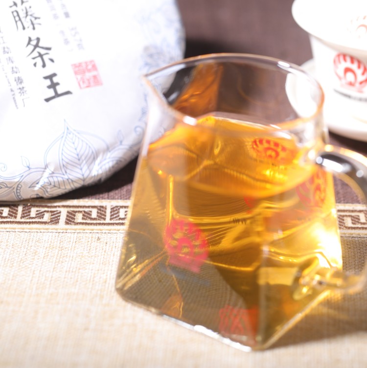 2019年勐傣茶厂 坝糯藤条王生茶 357克七子饼 3
