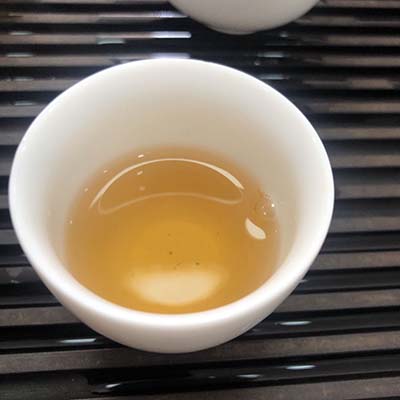 2014年大益 易武正山生茶 357克七子饼 1401批 4