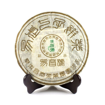 2005年昌泰茶业 易昌号珍品生茶 400克饼茶