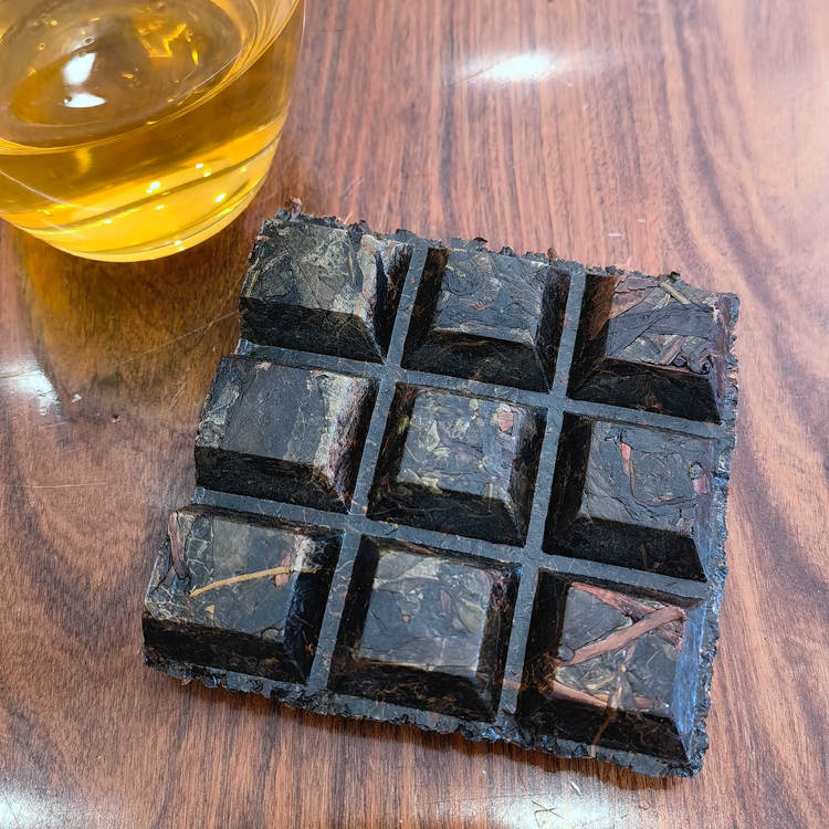 2018年云台山  听他说 300克一级黑茶 礼盒装 3