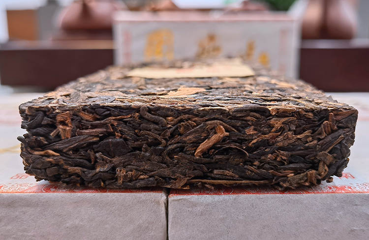 2016年困鹿山皇家茶园生茶 250克乔木古树砖茶 4