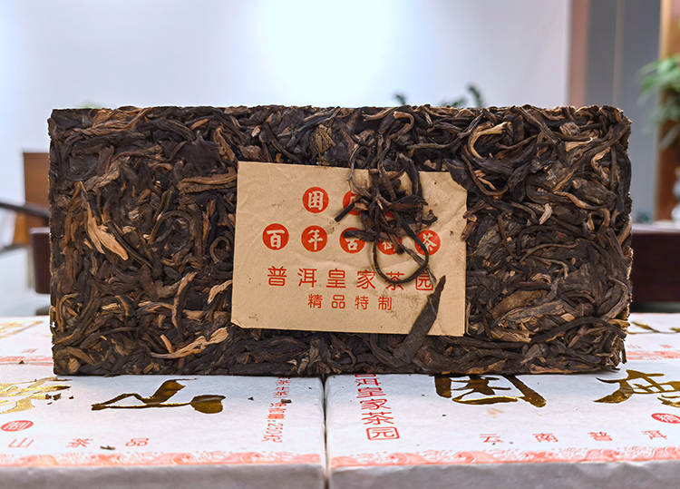 2016年困鹿山皇家茶园生茶 250克乔木古树砖茶 2