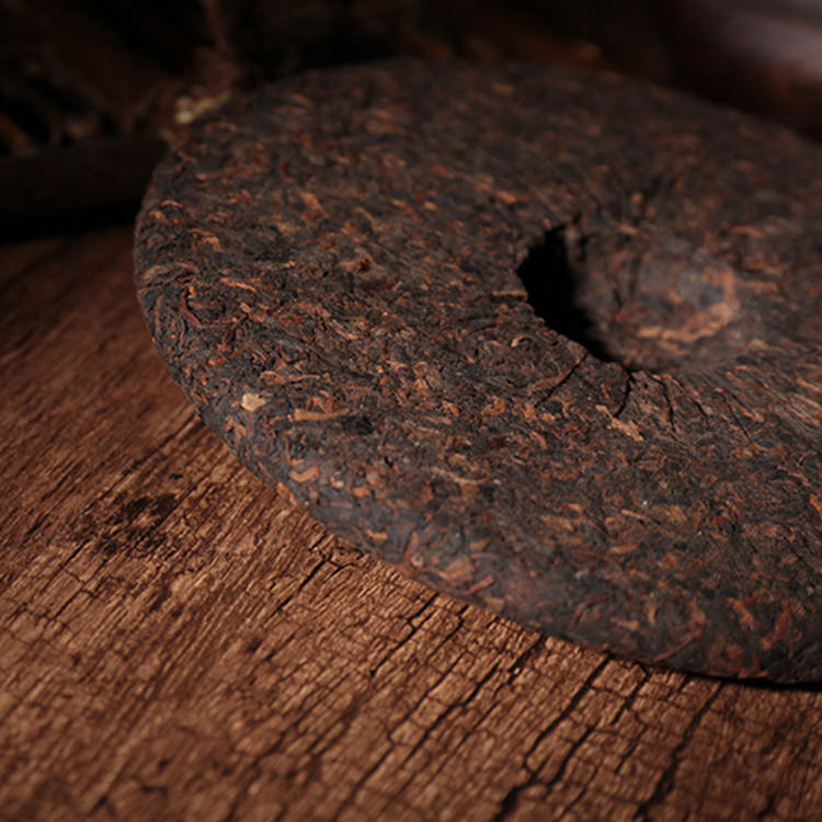 2010年雍庆号 鱼跃龙门熟茶 200克饼茶 2