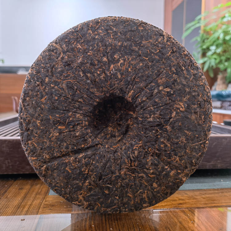 2022年勐海大福茶厂 班章金芽熟茶 357克饼茶 4