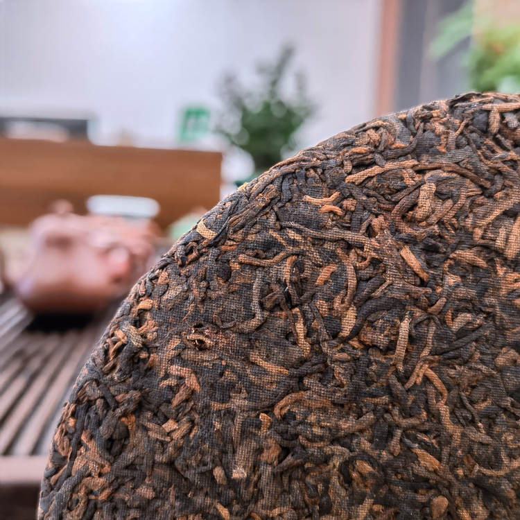 2022年勐海大福茶厂 冰岛宫廷熟茶 357克饼茶 3