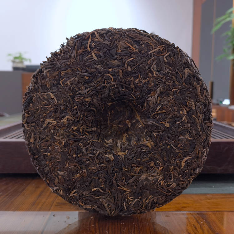 2022年勐海大福茶厂 无量山生茶 357克七子饼 4