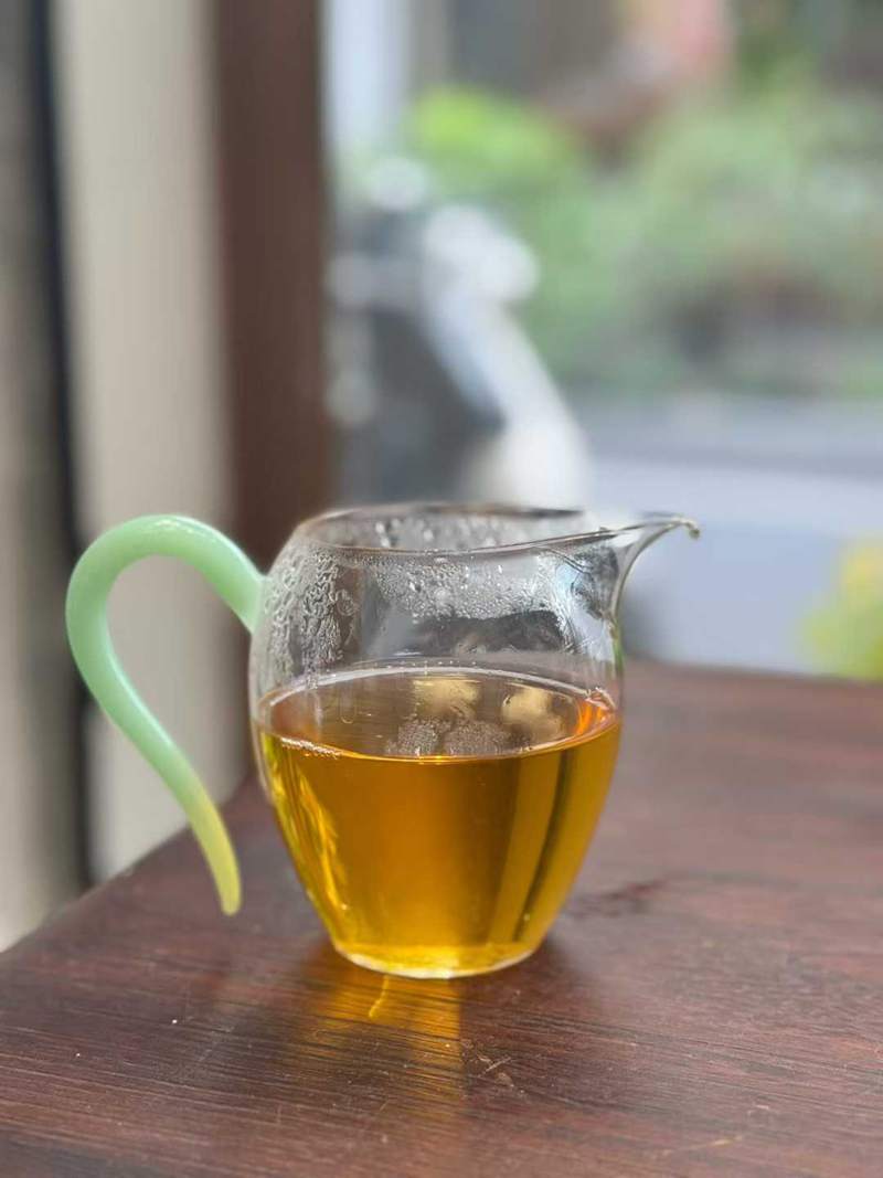 2025年大益 班章四星孔雀生茶 357克饼茶 4